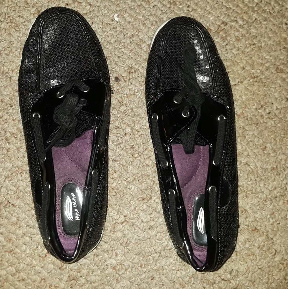 Black boat shoes